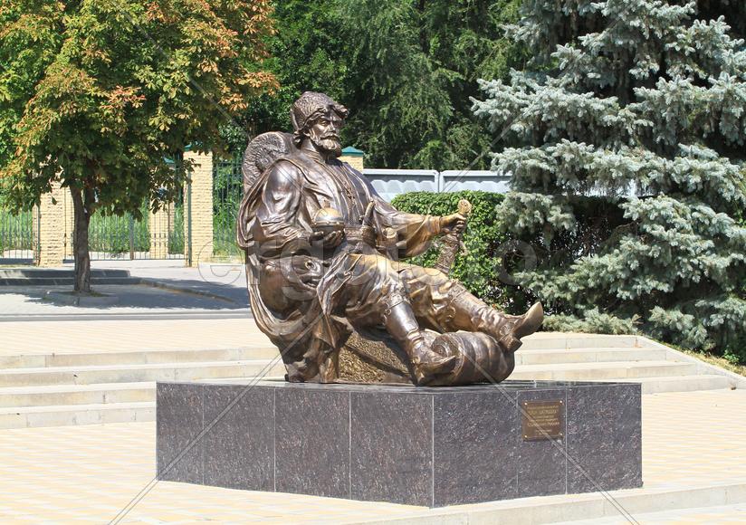 скульптура дон батюшка в ростове-на-дону. памятник дон батюшка в ростове. набережная ростов дон батюшка. памятник батюшке дону на набережной ростова-на-дону. дон батюшка ростов.