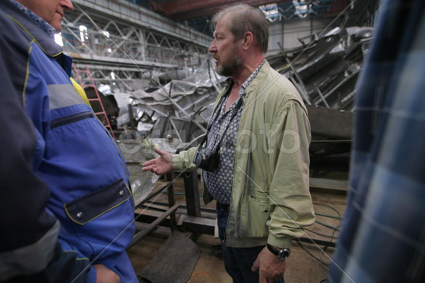 Рабочий и колхозница вектор. Рабочий и колхозница памятник. Вднх мухина рабочий и колхозница. Памятники на вднх в москве. Церковников рабочий и колхозница.