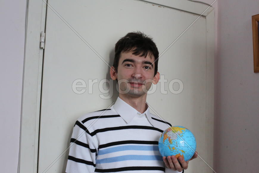 Андрей Валерьевич Кузнецов и земной шар