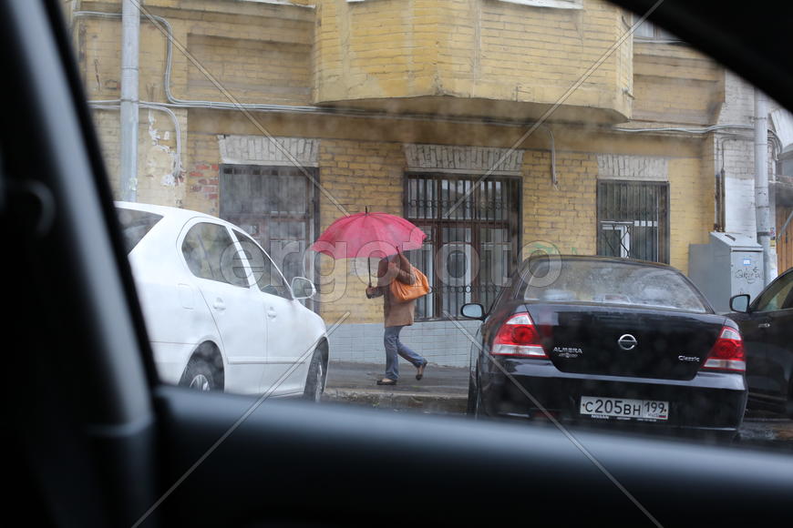 Человек под зонтом