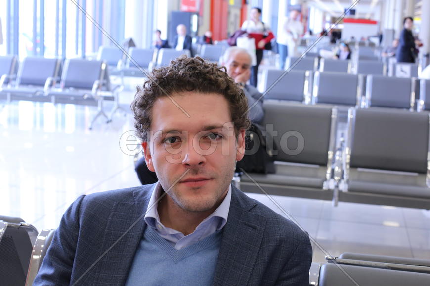 Константин Крюков в аэропорту