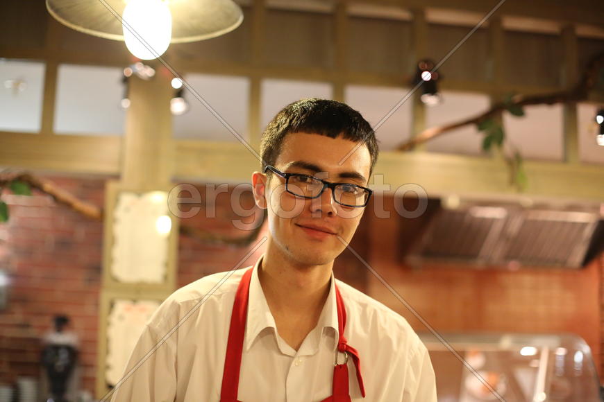 Шахзод работает