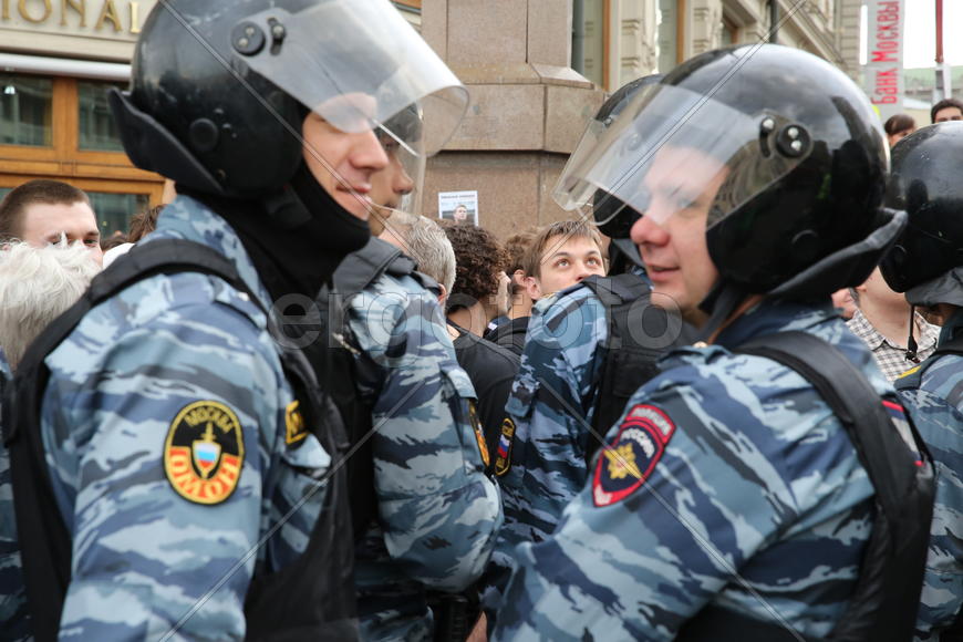 Митинг в защиту Навального, омон, омоновцы