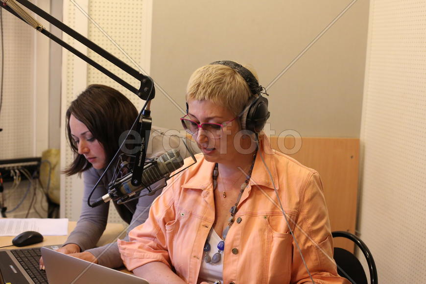 Татьяна Устинова ведёт передачу на радио Шансон