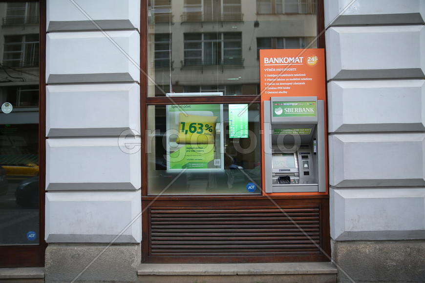 Банкомат Сбербанка в Праге.