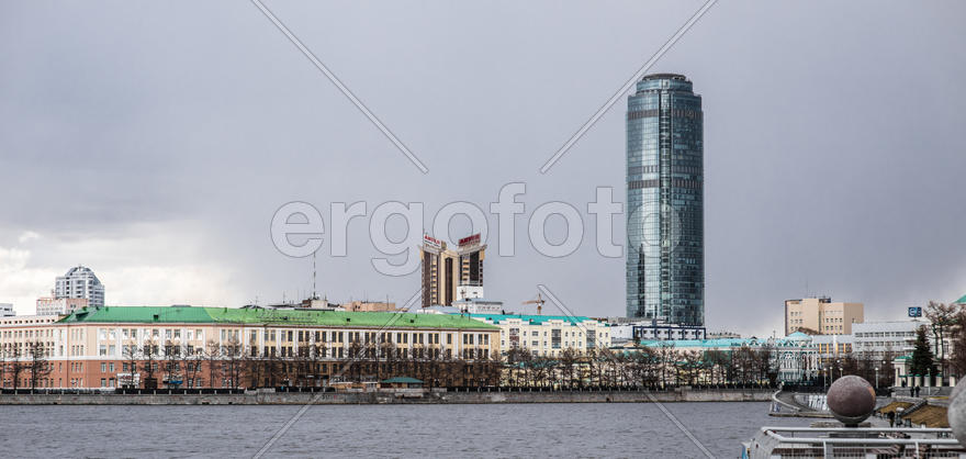 Екатеринбург, вид на небоскреб «Высоцкий»
