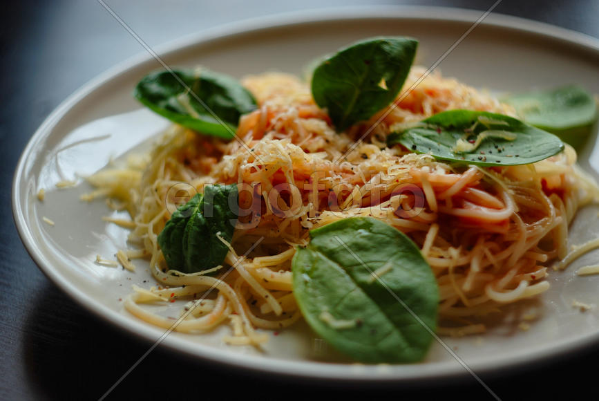 Тарелка со спагетти