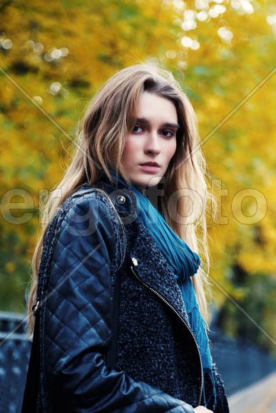 Осенний портрет девушки