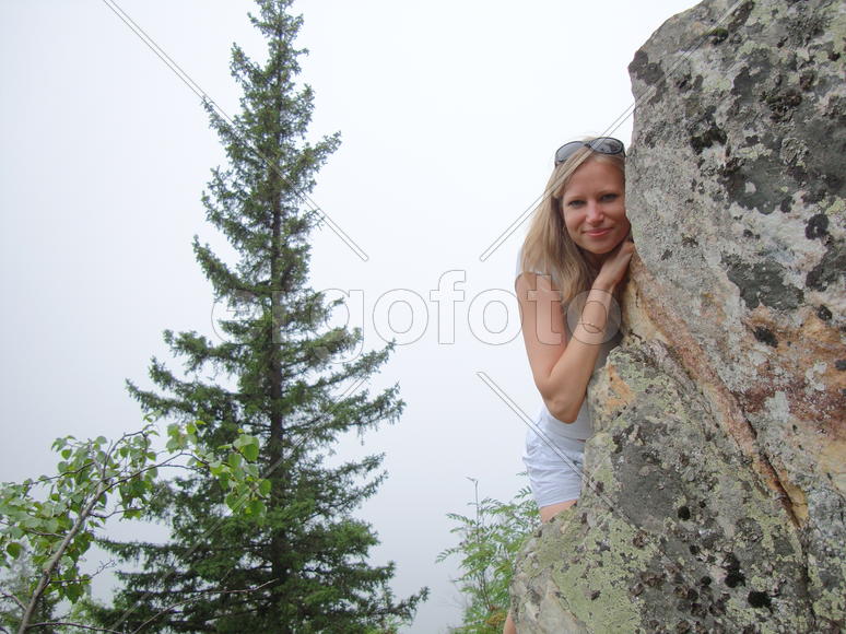 Девушка в горах