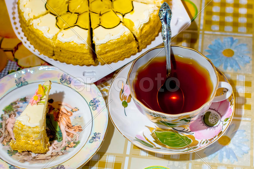 Натюрморт с чаем и тортиком 