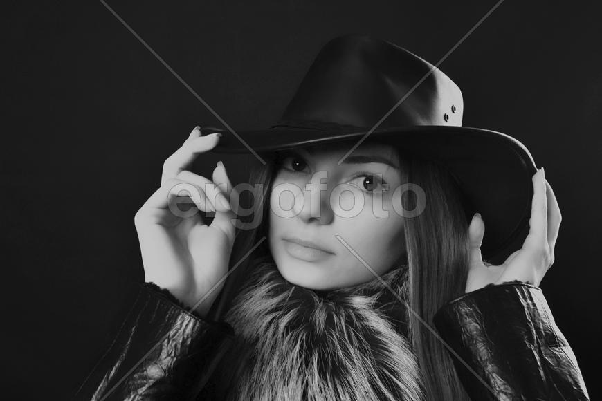 Портрет девушки в шляпе