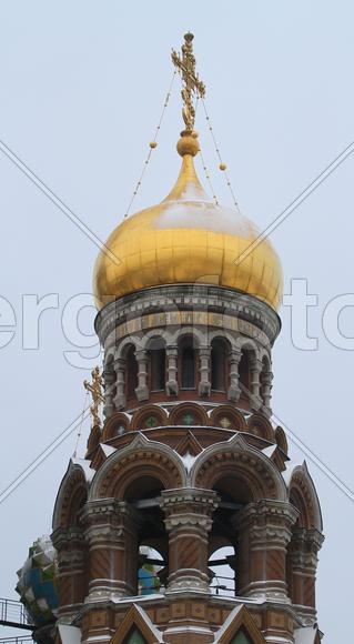 Золотой купол церкви 
