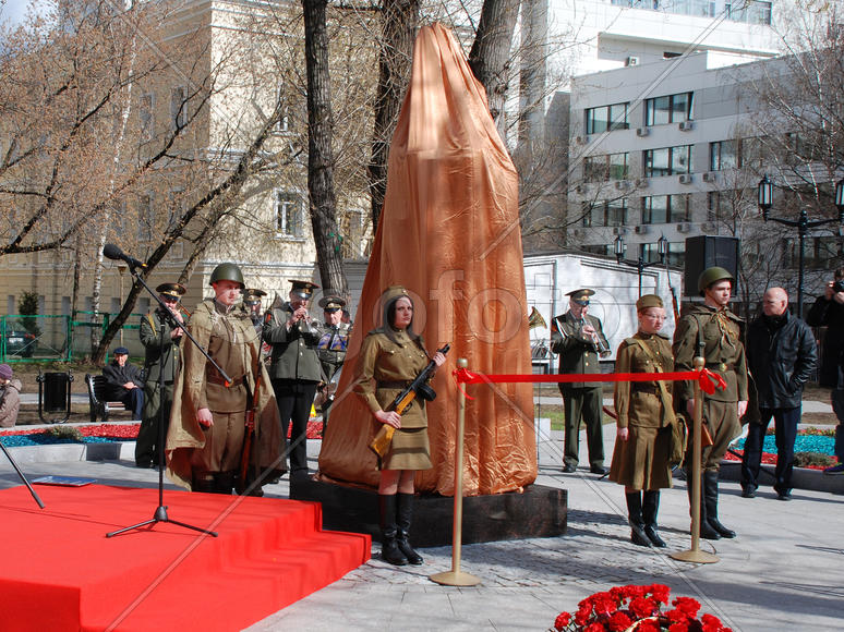 Открытие памятника ополченцам Замоскворечья 23 апреля 2015 года