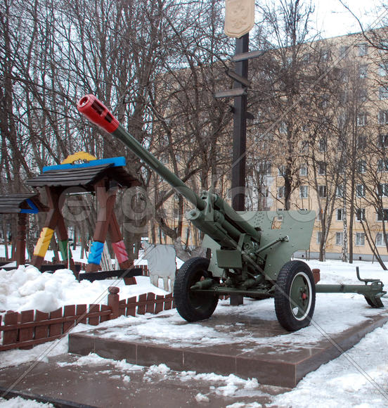 Пушка, установленная на Московской улице, являвшейся передовой линией обороны Москвы в 1941 году 