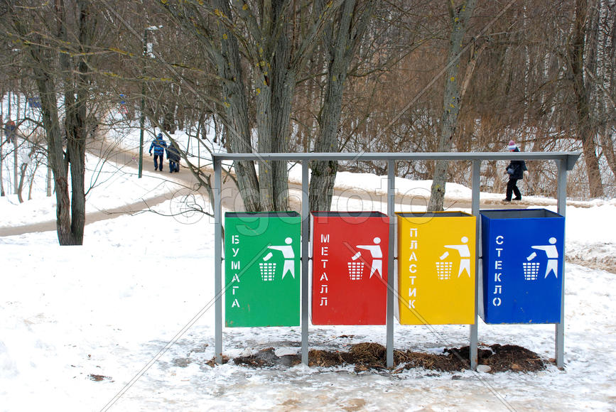 Контейнеры для сбора отходов в Московском парке Тропарево