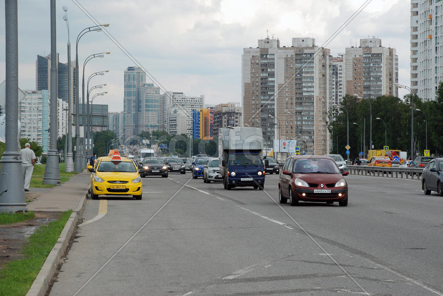 Ленинский проспект — перспектива от остановки Теплостанский проезд в сторону центра