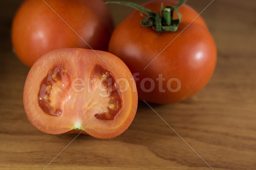 Спелые помидоры