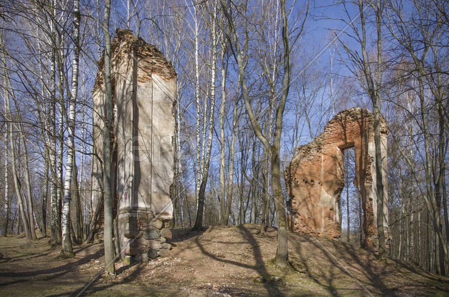 Беларусь, Логойск: руины усадьбы Тышкевичей