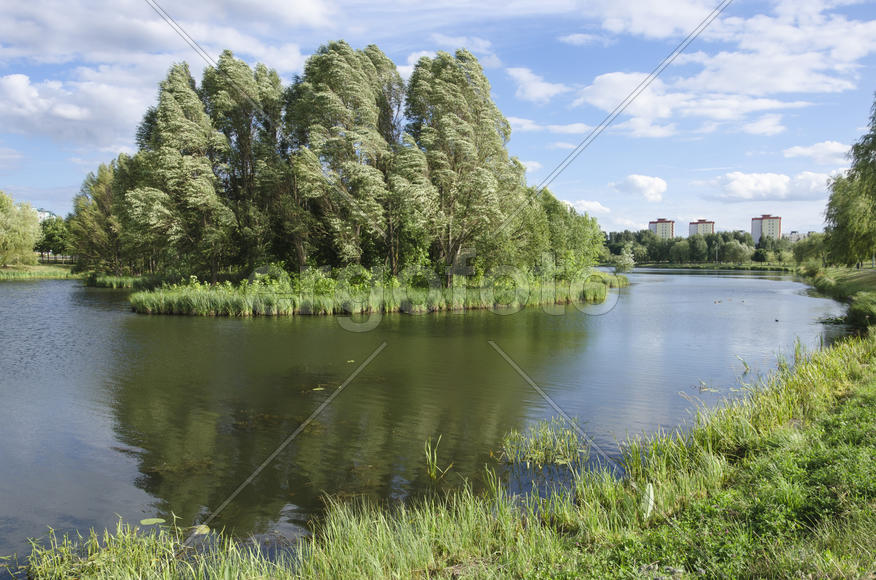 Беларусь, Минск: пейзаж с видом на канал Слепнянка и район Серебрянка.