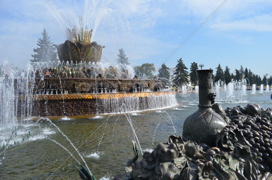 Москва. ВДНХ: фонтан "Каменный цветок"