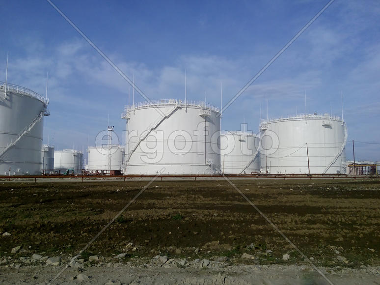 Storage tanks for petroleum products. Equipment refinery                              