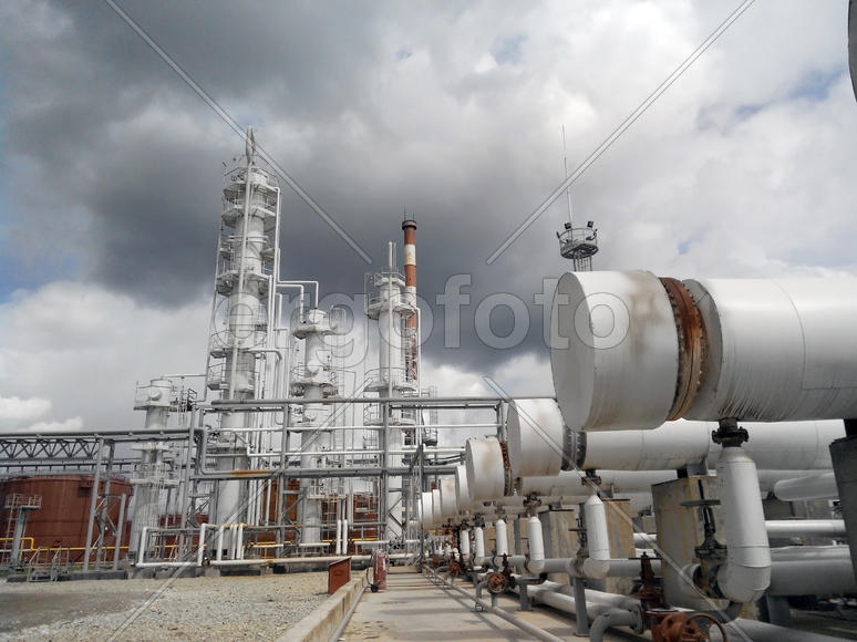 Heat exchangers for heating of oil. Oil refinery. Equipment for primary oil refining