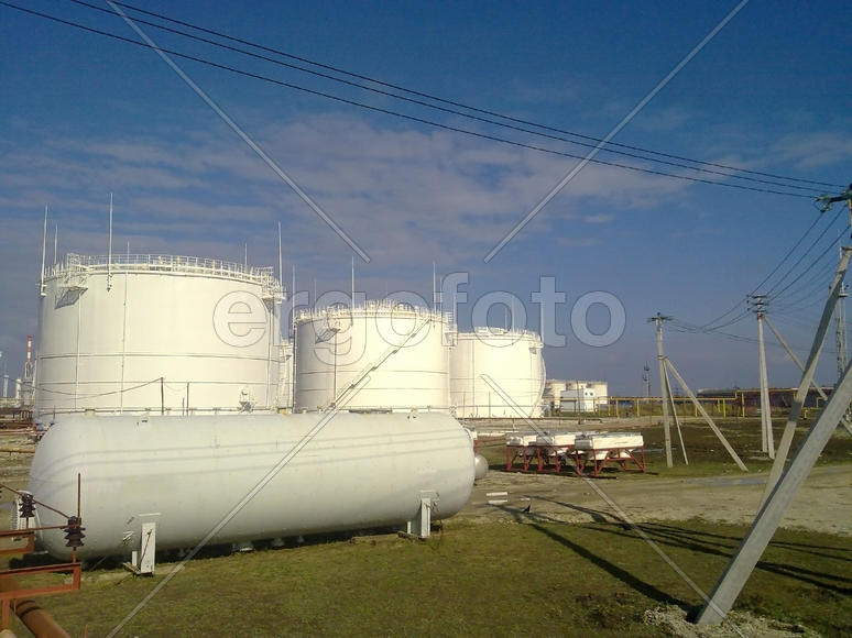 Tank the vertical steel. Capacities for storage of oil, gasoline, kerosene, the diesel and other liq