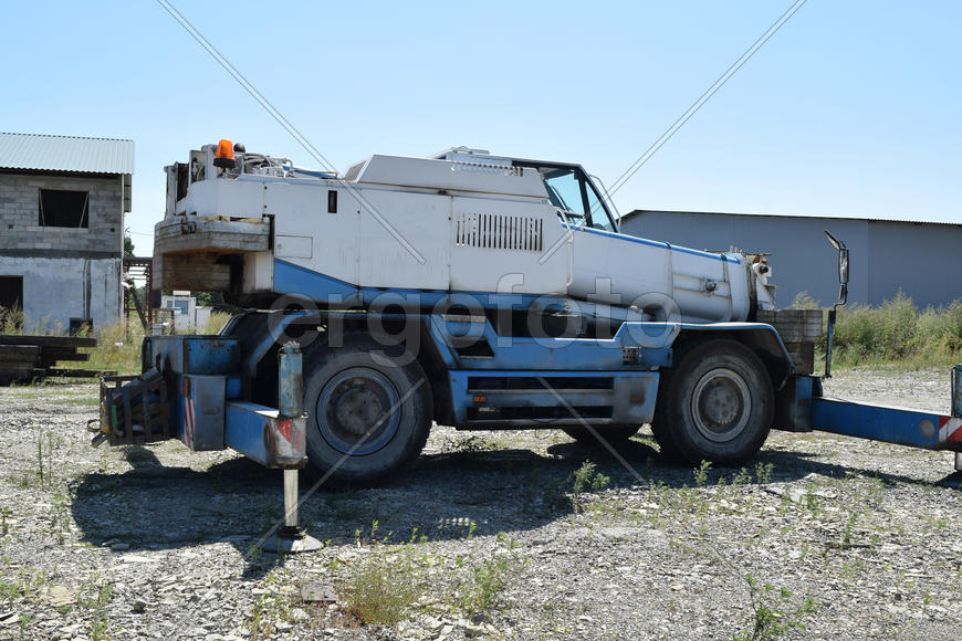 The disassembled loader crane. Old machinery repair