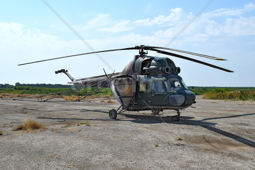 Вертолет-опрыскиватель Ми-2