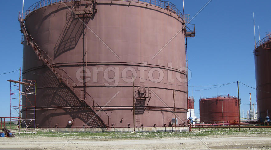 Storage tanks for petroleum products. Equipment refinery                             
