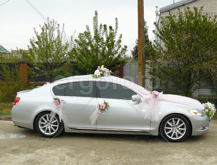 New wedding car. The car waits for guests