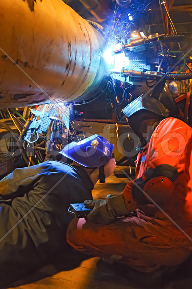 Butt welding underwater pipeline using automatic equipment. Mobile system for welding pipelines