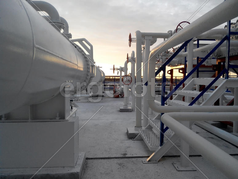 The area of the equipment to cool the oil product.  Equipment for primary oil refining