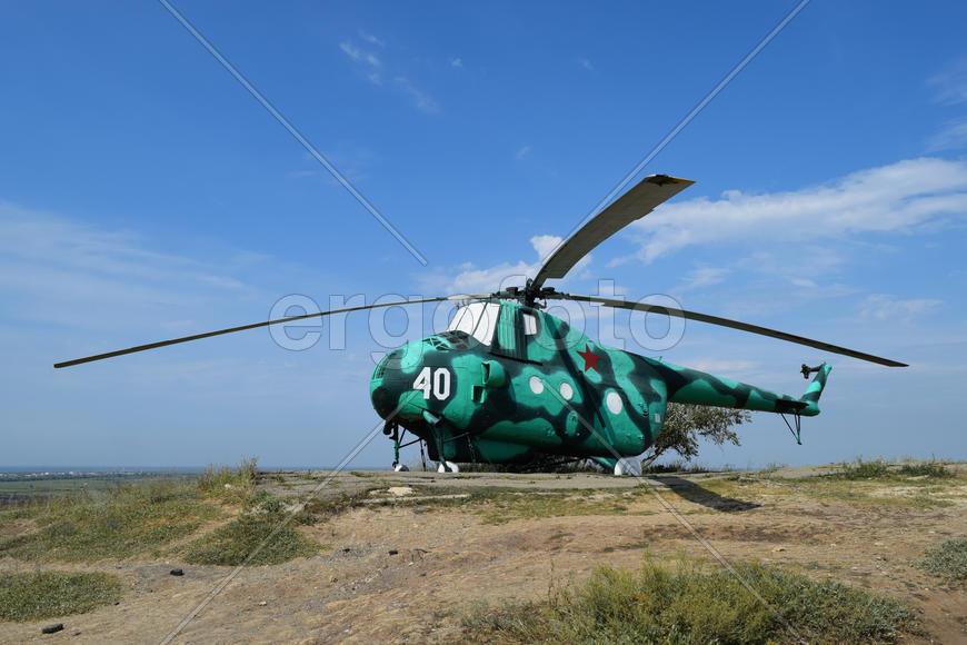Музейный экспонат боевых вертолетов.