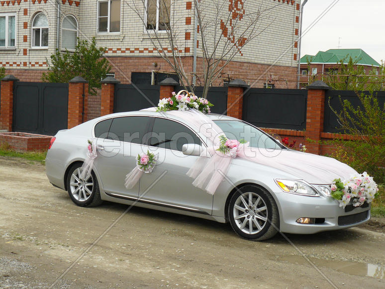 New wedding car. The car waits for guests