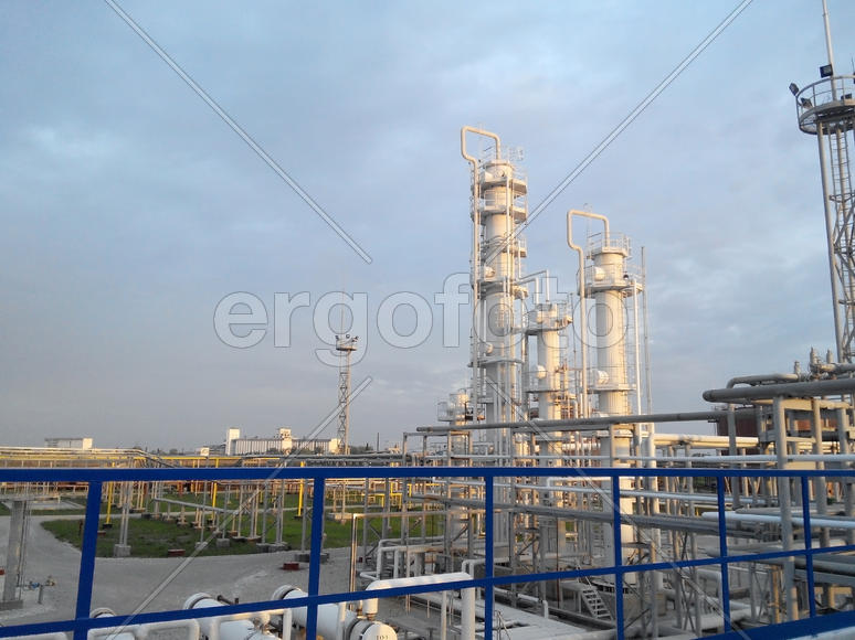 Oil refinery. Equipment for primary oil refining