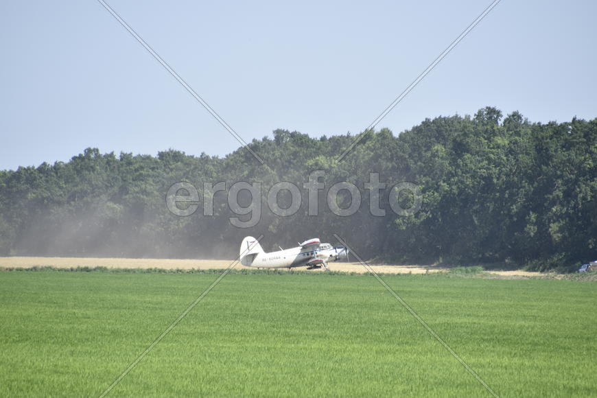 Aircraft agricultural aviation AN-2. Landing on the field for filling fertilizers An-2.