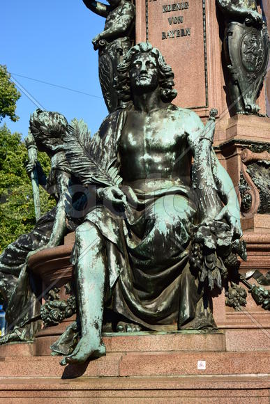 Германия. Мюнхен. Скульптура мужчины 