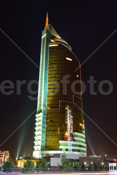 Астана. Современная архитектура города, ночью 