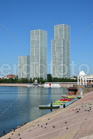 Астана - многоэтажные современные здания. Казахстан 