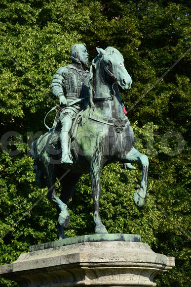 Германия - город Бамберг. Скульптура мужчины на коне 