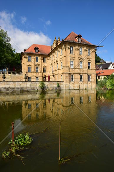 Германия - город Бамберг. Фасад старинного замка 