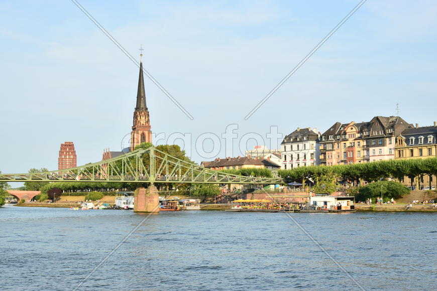 Германия, Франкфурт-на-Майне. Панорама с реки 
