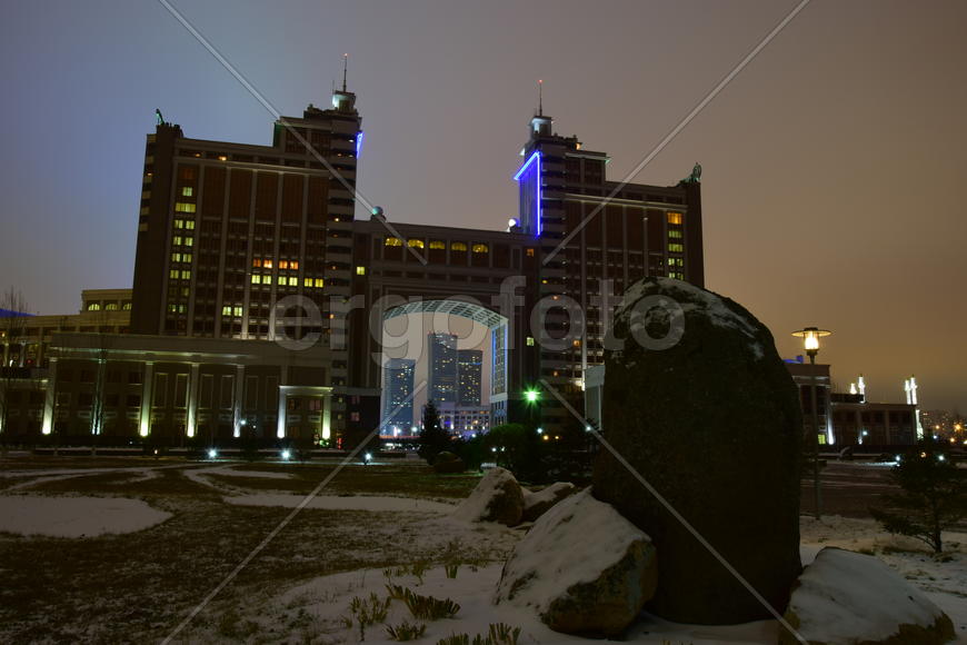 Астана - Офис компании КазМунайГаз ночью