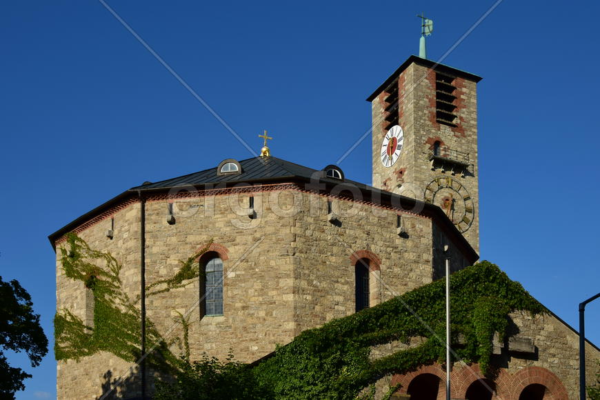 Германия - город Бамберг. Башня старинного здания 
