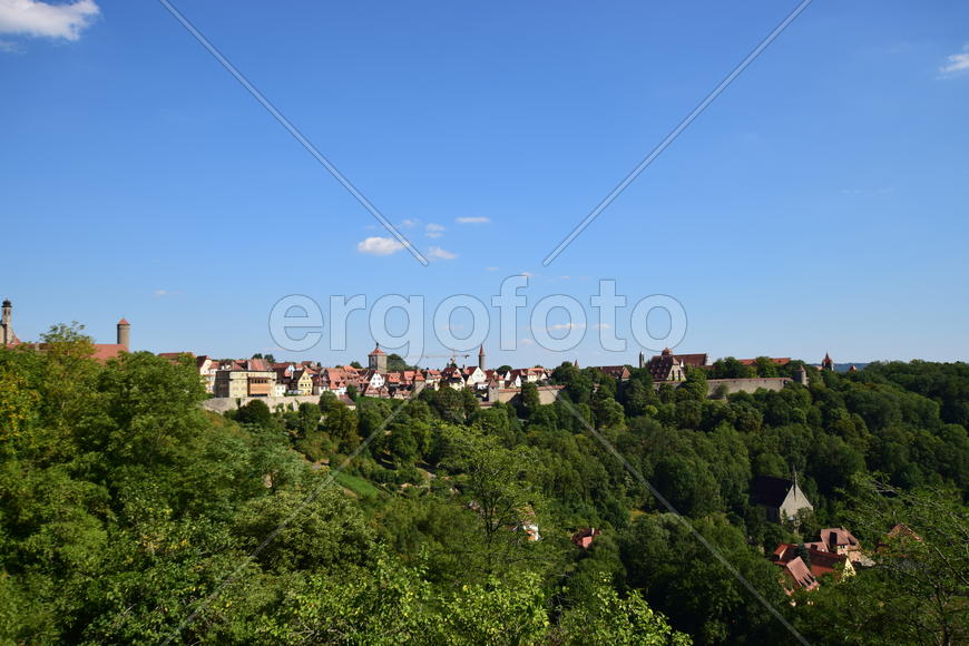 Исторический город Ротенбург в Баварии. Панорама на город 