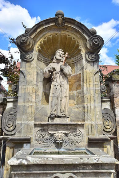 Германия - город Бамберг. Скульптура святого 