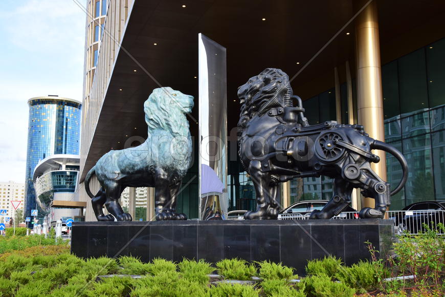Астана. Уличные скульптуры львов 