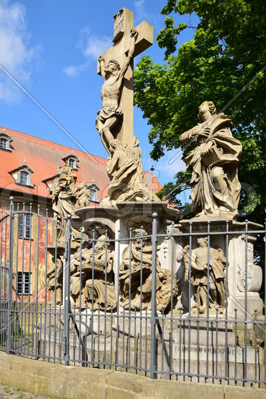 Германия - город Бамберг. Скульптуры святых 