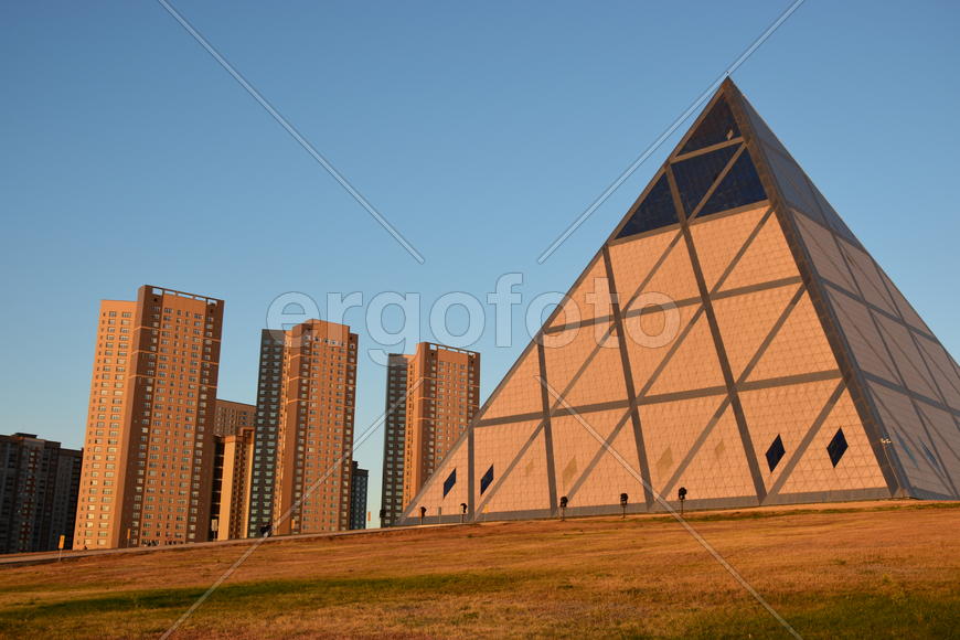 Астана - Стеклянная пирамида. Казахстан